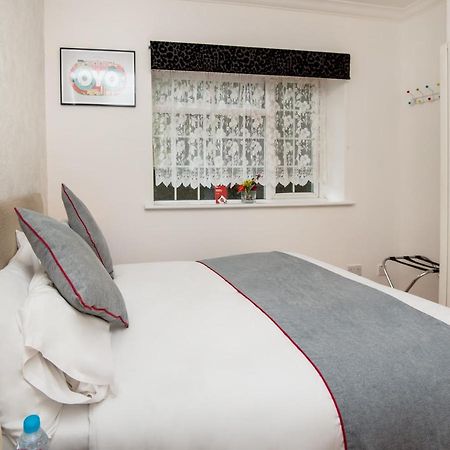 Oyo Vale Lodge ويندسور المظهر الخارجي الصورة